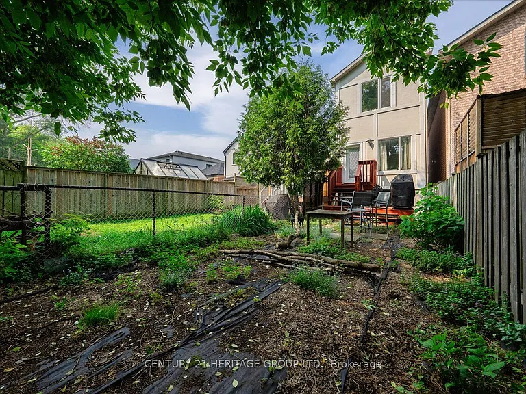 169 King Edward Ave — Photo 33