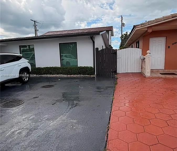 10370 SW 24th St — Photo 1