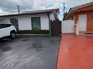 10370 SW 24th St B, Miami, FL 33165
