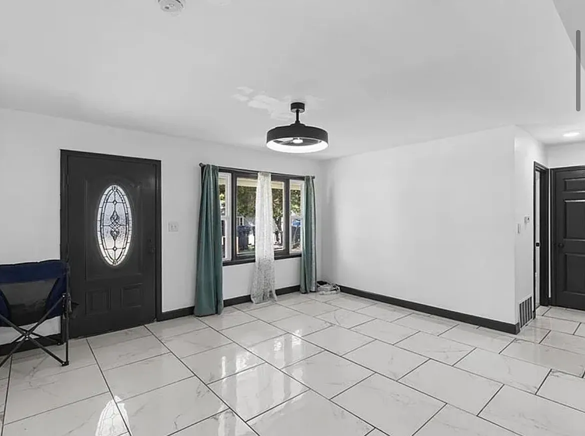 3 bed, 1020 sqft, $1,500 — Photo 3