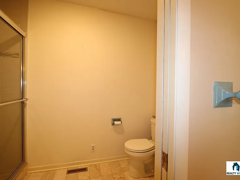 3800 Calvert St — Photo 12
