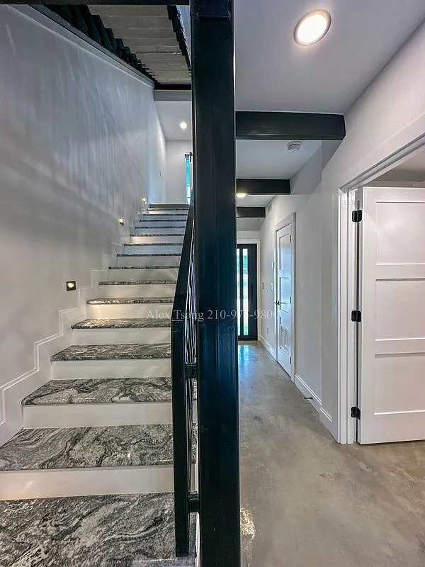 3 bed, 3.5 bath, 1800 sqft, $3,199 — Photo 2