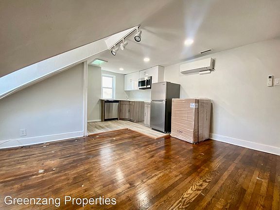 3rd image of 1127 Spruce St #11026586