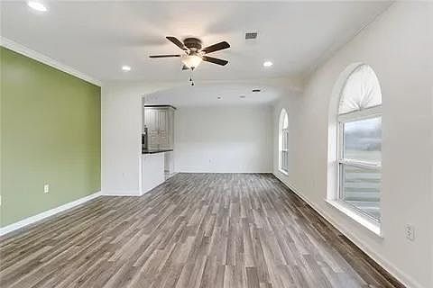 3rd image of 4008 E Louisiana State Dr