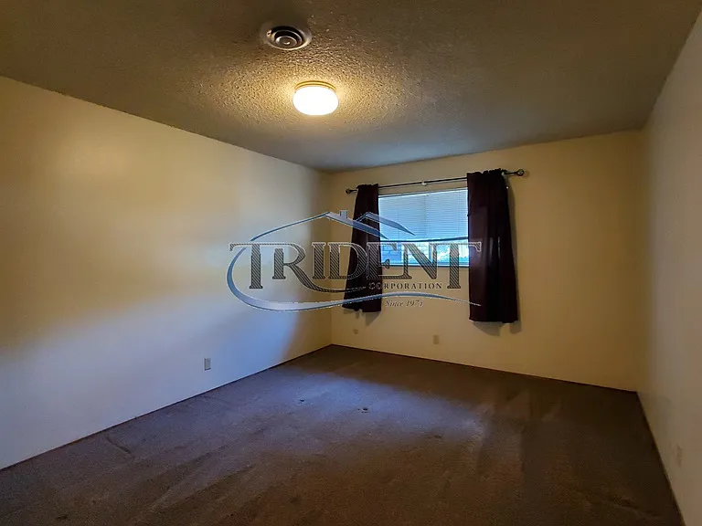 231 E 18th St #A — Photo 10
