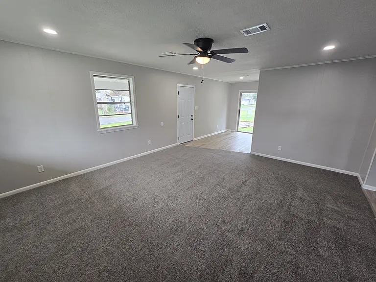700 Barnes St — Photo 2