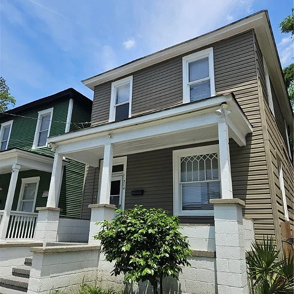 714 W 38th St — Photo 3