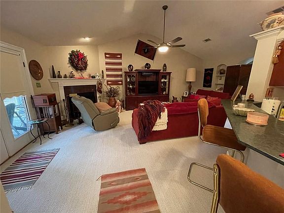 2nd image of 2 Arbor Ln