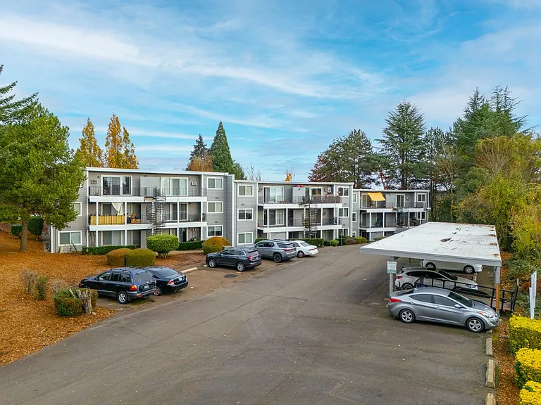 French Chateau Apartments — Photo 16