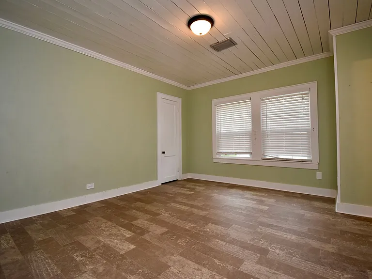 708 Tech Dr — Photo 30