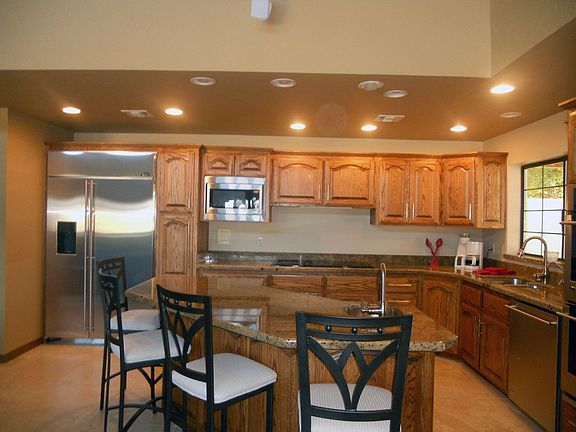 Updated kitchen w/granite counters