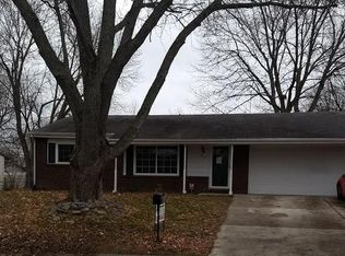 400 Country Meadow Ln, Belleville, IL