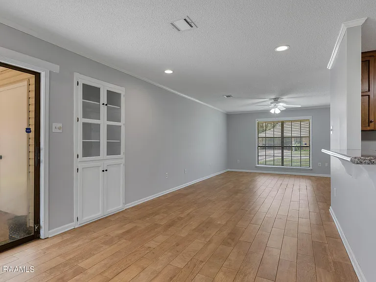 118 Village Green Dr — Photo 9
