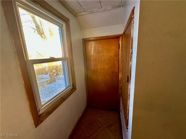 470 Crystal St, Akron, OH 44305