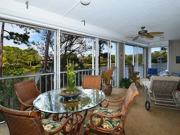 Lanai  (lake & golf course) 