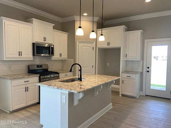 4th image of 211 Preston Rose Ln