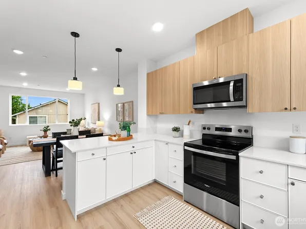 1405 SW 111th Lane, Seattle, WA 98164