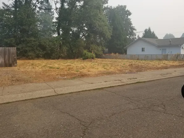 374 Wells Dr, Cave Junction, OR 97523