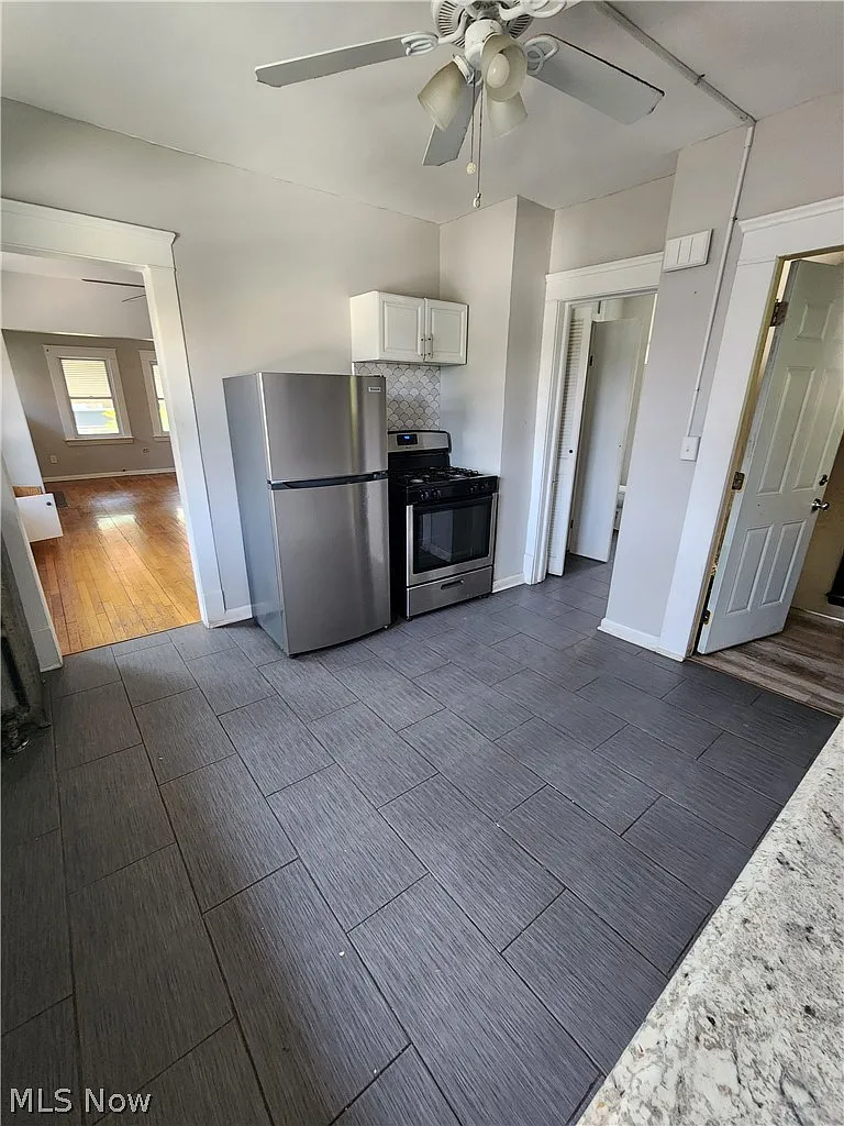 2 bed, 1.0 bath, $1,200 — Photo 4
