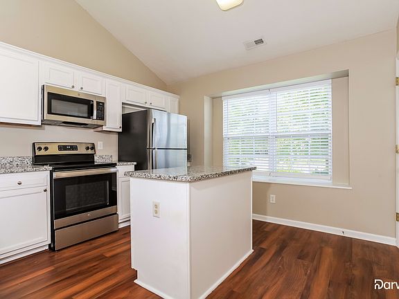 4th image of 913 Centennial St