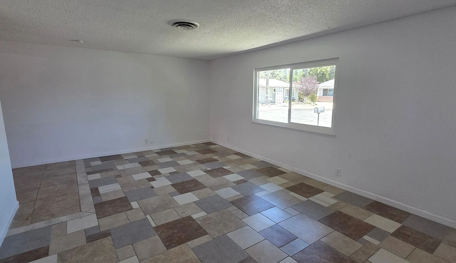 55+ Community Two Bedrooms One Bath — Photo 3