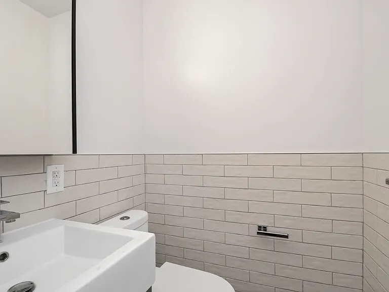 216 Boerum St #4B — Photo 5