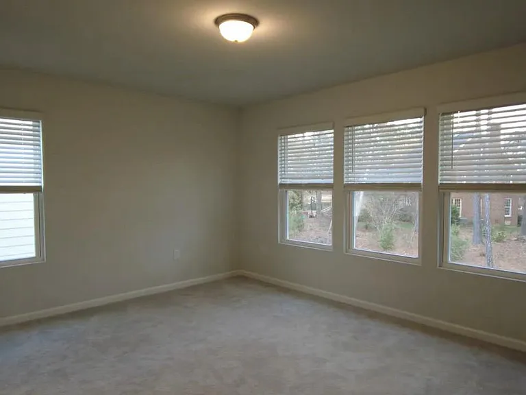 806 McKenzie Park Ter — Photo 46