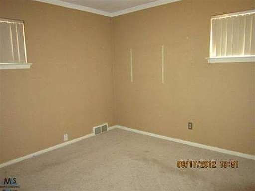 4th image of 22608 Lake Dr
