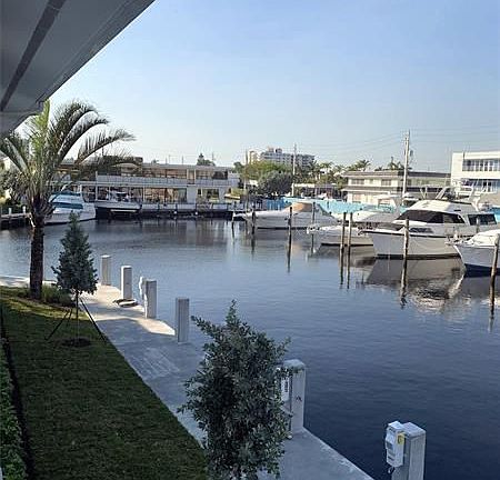 3rd image of 231 Marine Ct #8