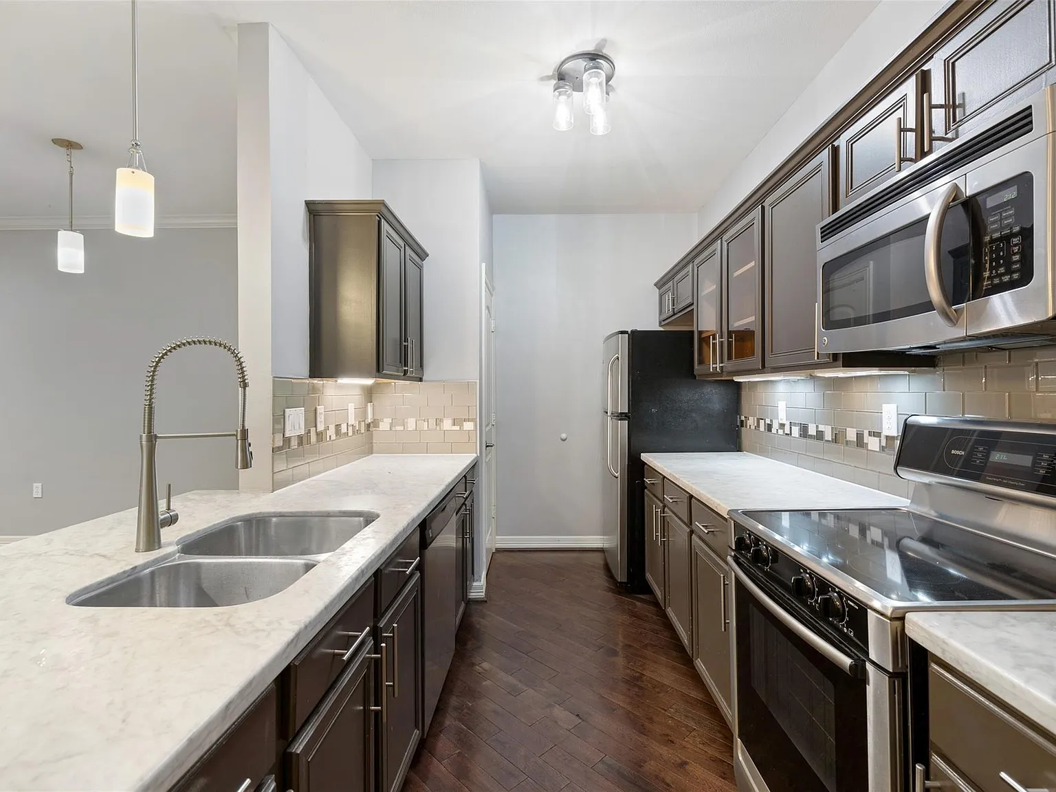 3 bed, 2.5 bath, 1507 sqft, $2,100 — Photo 4