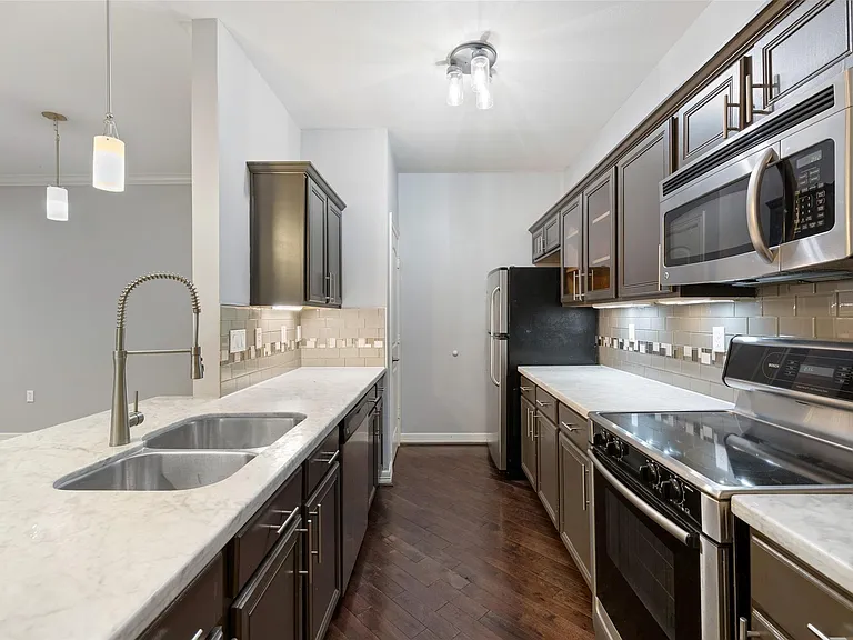 3501 Chenevert St #17 — Photo 4