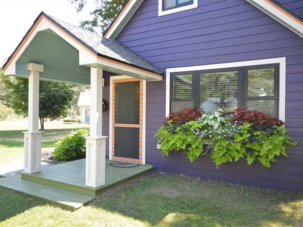 467 Hemlock St, Boyne City, MI 49712