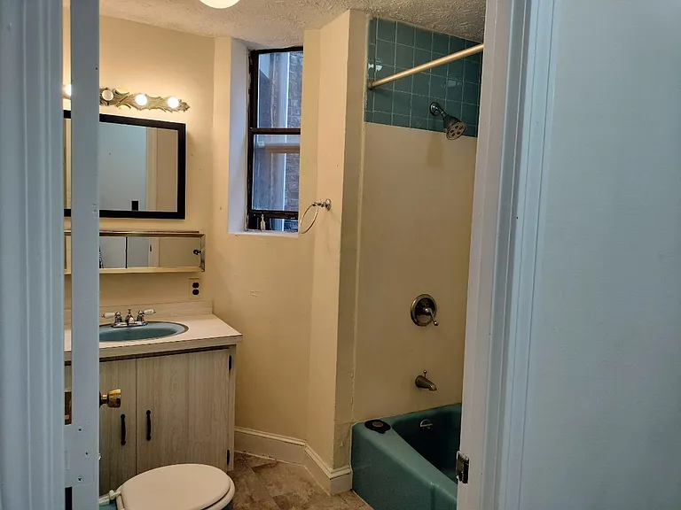 55 Rutherford Ave #3 — Photo 8