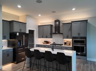 2412 Dutton Cir SE, Mandan, ND 58554