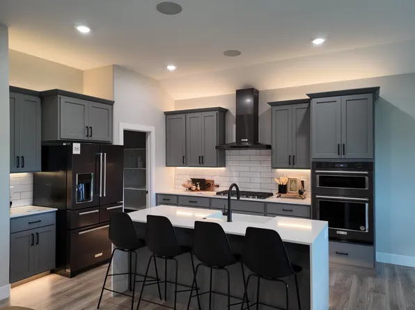 2412 Dutton Cir SE, Mandan, ND 58554