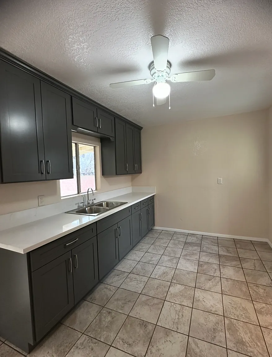2 bed, 1036 sqft, $2,500 — Photo 3