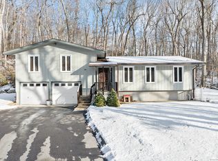 42 Terry Rd, Gales Ferry, CT 06335