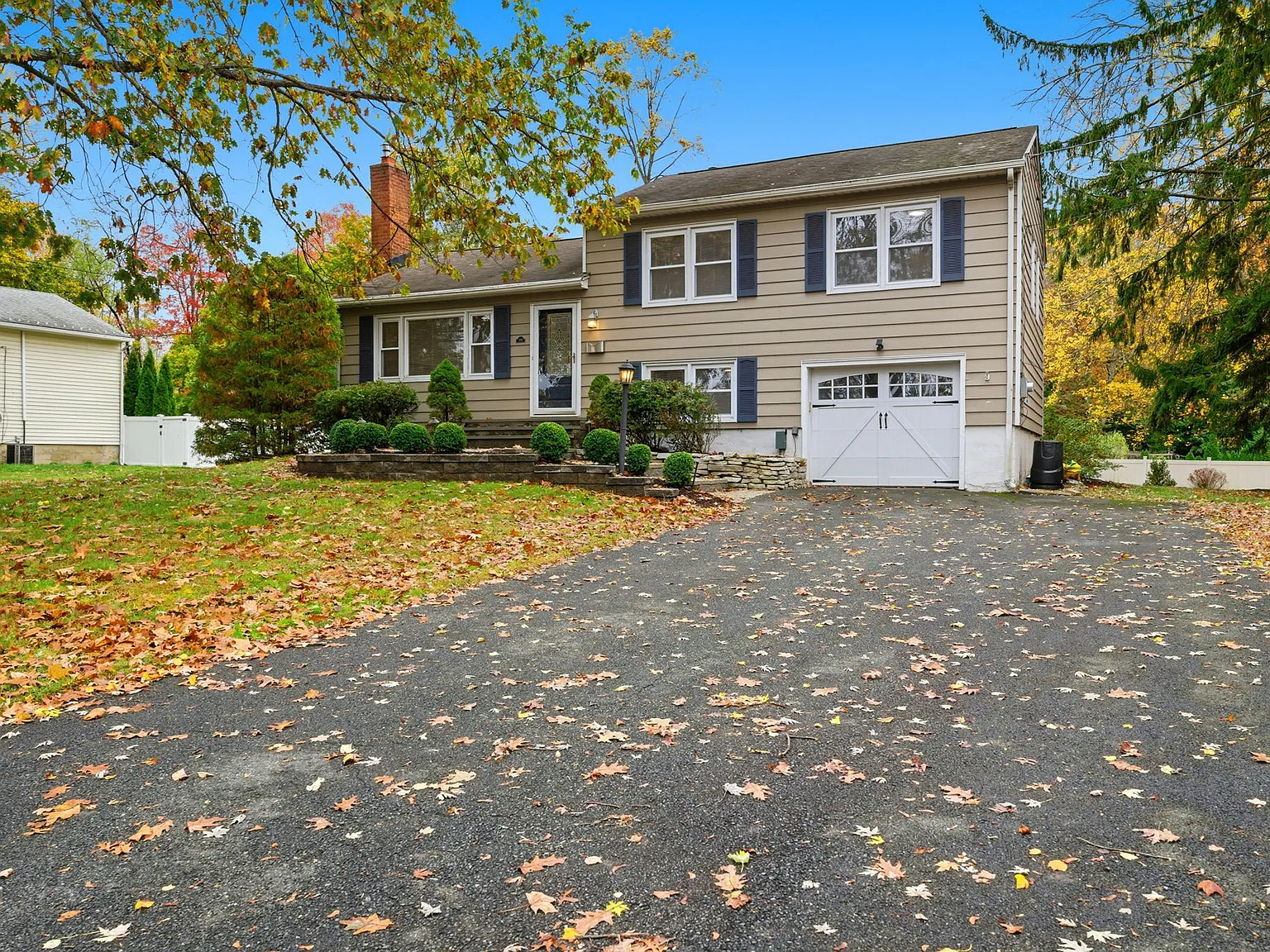 3 bed, 1.5 bath, 1726 sqft, $4,500 — Photo 1