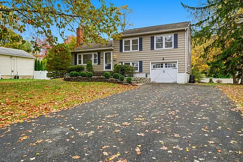 10 Lloyd Ave Photo 1