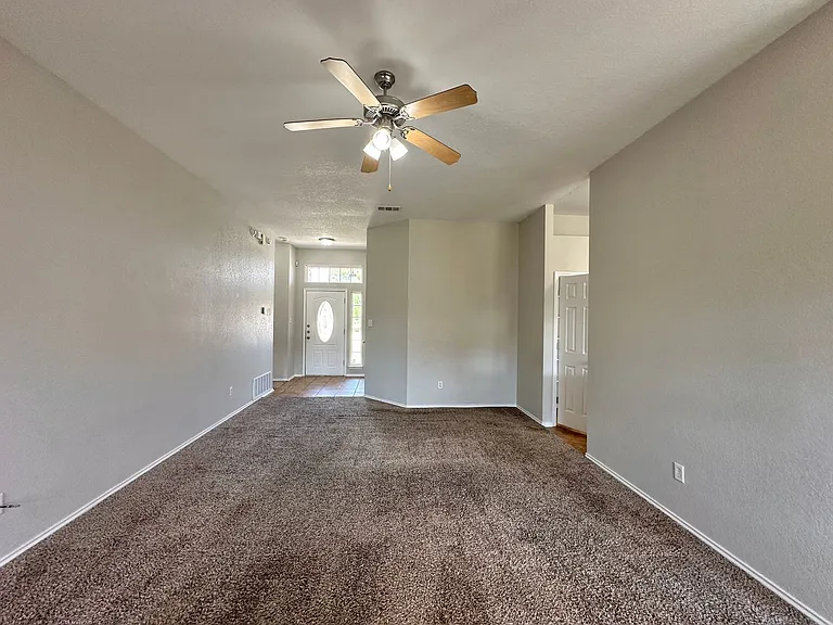 2810 Bastion Loop — Photo 6