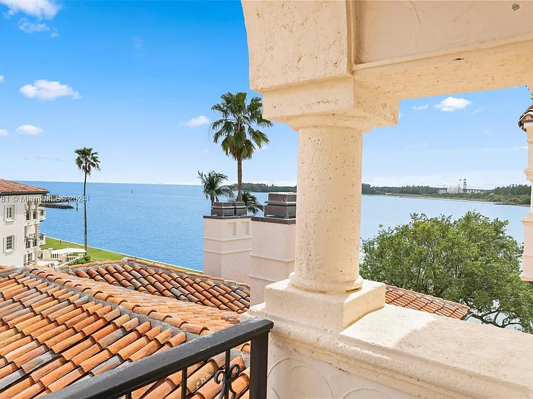 2442 Fisher Island Dr #5402 — Photo 32