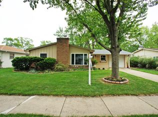 1021 Woodland Dr, Wheeling, IL 60090