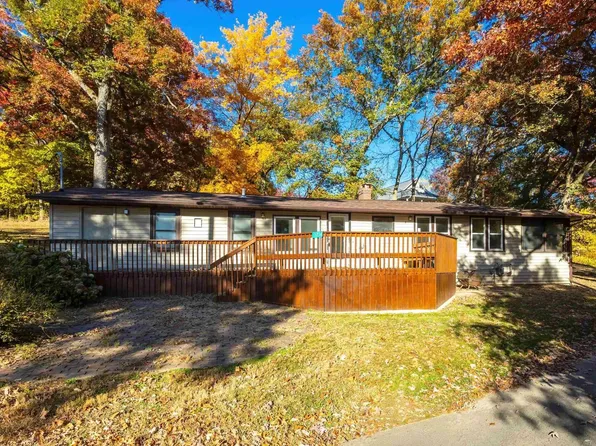 1716 18th Avenue Ct, De Witt, IA 52742