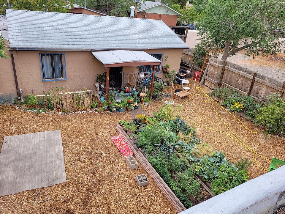 Shared yard and garden