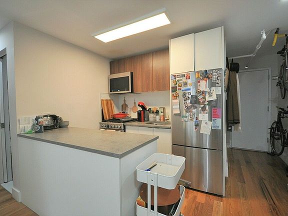 3rd image of 1310 Dean St #1R