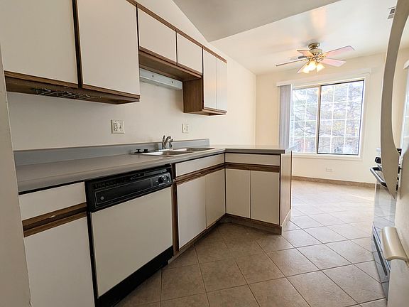 4th image of 1361 E Evergreen Dr