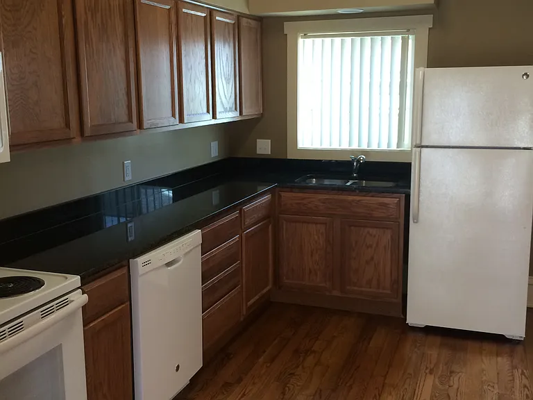 1500 Maple St — Photo 7