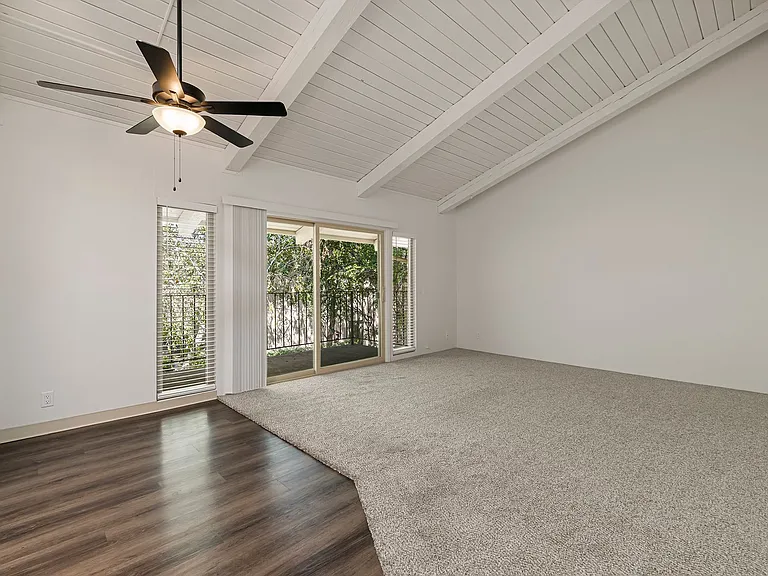 Villa Del Mar Apartments — Photo 16