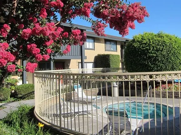 Glen Oaks Apartment Homes, 2000 W Glenoaks Ave #8a5f93cd8, Anaheim, CA 92801