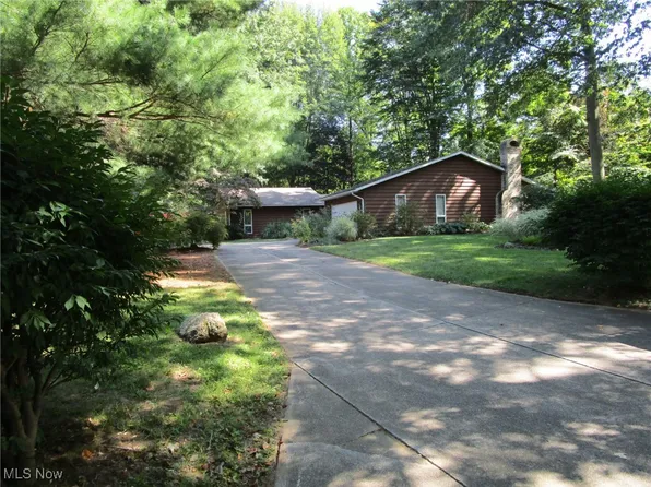 2267 Chimney Ridge Dr, Madison, OH 44057